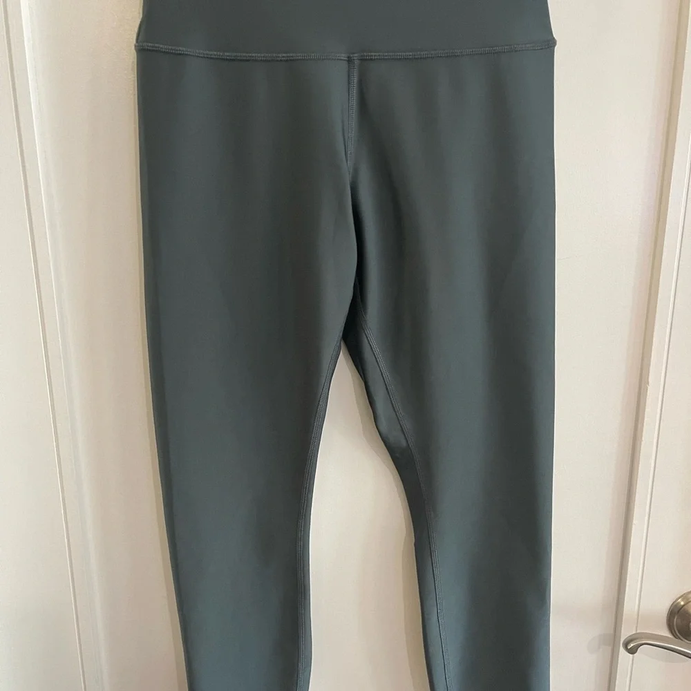 Alo Airlift 7/8 Leggings in Anthracite, Size Large - Like New, Tags Removed - Picture 5 of 7